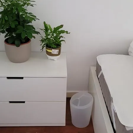 Cozy Near Metro & Airport Δωμάτια σε οικογενειακή κατοικία *