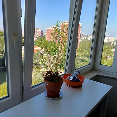 Cozy Near Metro & Airport Privatunterkunft Lissabon