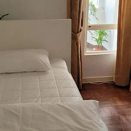 Cozy Near Metro & Airport Проживание в семье *